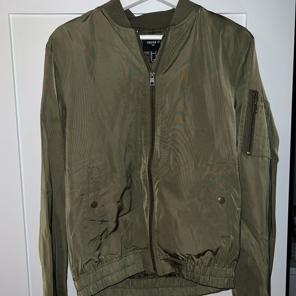 Forever 21 army green bomber jacket size medium. Never worn. - Picture 3 of 3